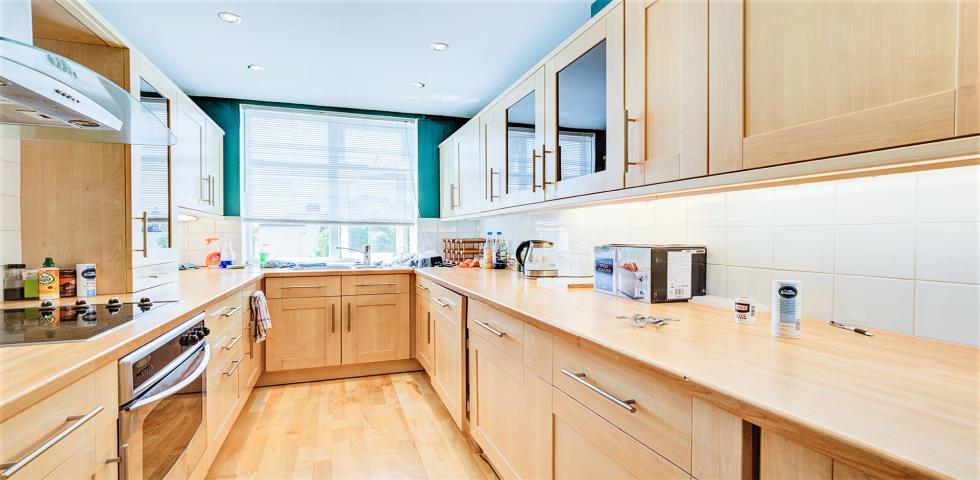 			LET, 4 Bedroom, 1 bath, 1 reception Flat			 Menelik Road, WEST HAMPSTEAD